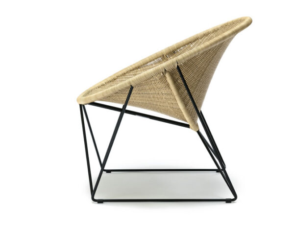 Fauteuil Lounge C317, Cadre Noir, Polyéthylène Couleur Blé, OUTDOOR