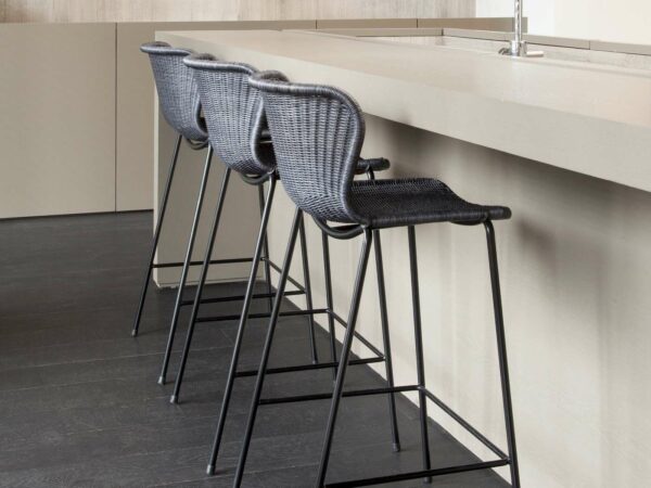 Tabouret C603, Cadre Noir, Rotin Pulut Gris Foncé, Hauteur 65 cm
