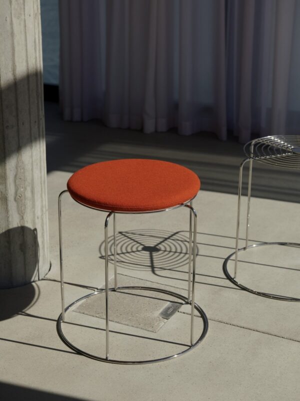 Coussin Wire Stool VP11, Tissu Hallingdal 600 Rouge