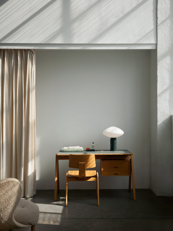 Chaise Daystak RD1, Hêtre et Noyer vernis