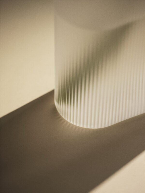 Ridge Vase - h35 - White frosted glass