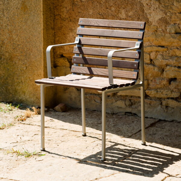 Traverse - Chaise à accoudoirs