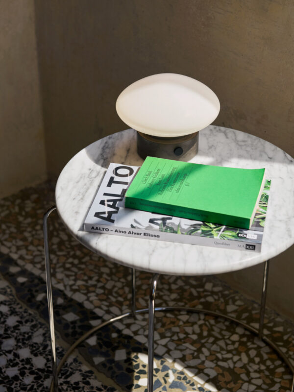 Plateau en marbre blanc de Carrare pour Wire stool