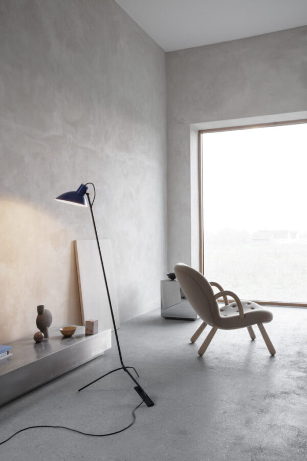 Lampadaire VV Cinquanta, Structure noire, abat-jour noir