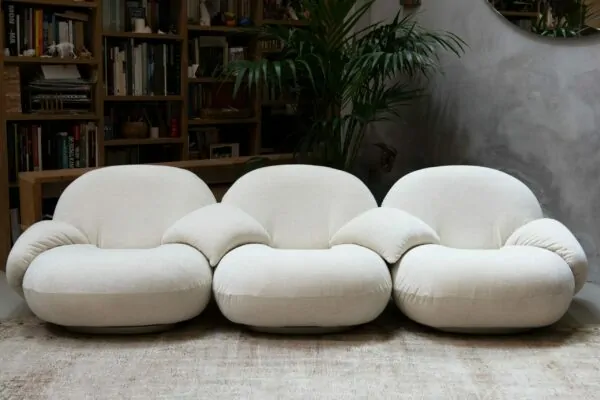 Fauteuil Lounge Pacha avec accoudoirs, Base Pearl Gold,Tissu Velours Bleu